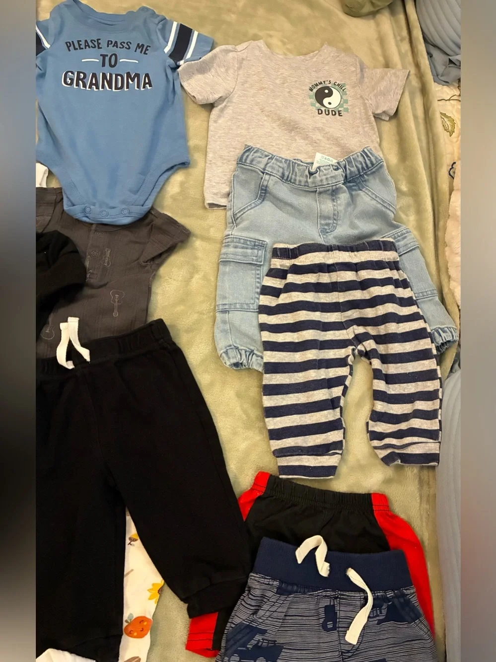 Mixed Baby Boy Sizes Newborn - 6 Months Clothing Lot - Multicolor 28 Pieces - Picture 3 of 7